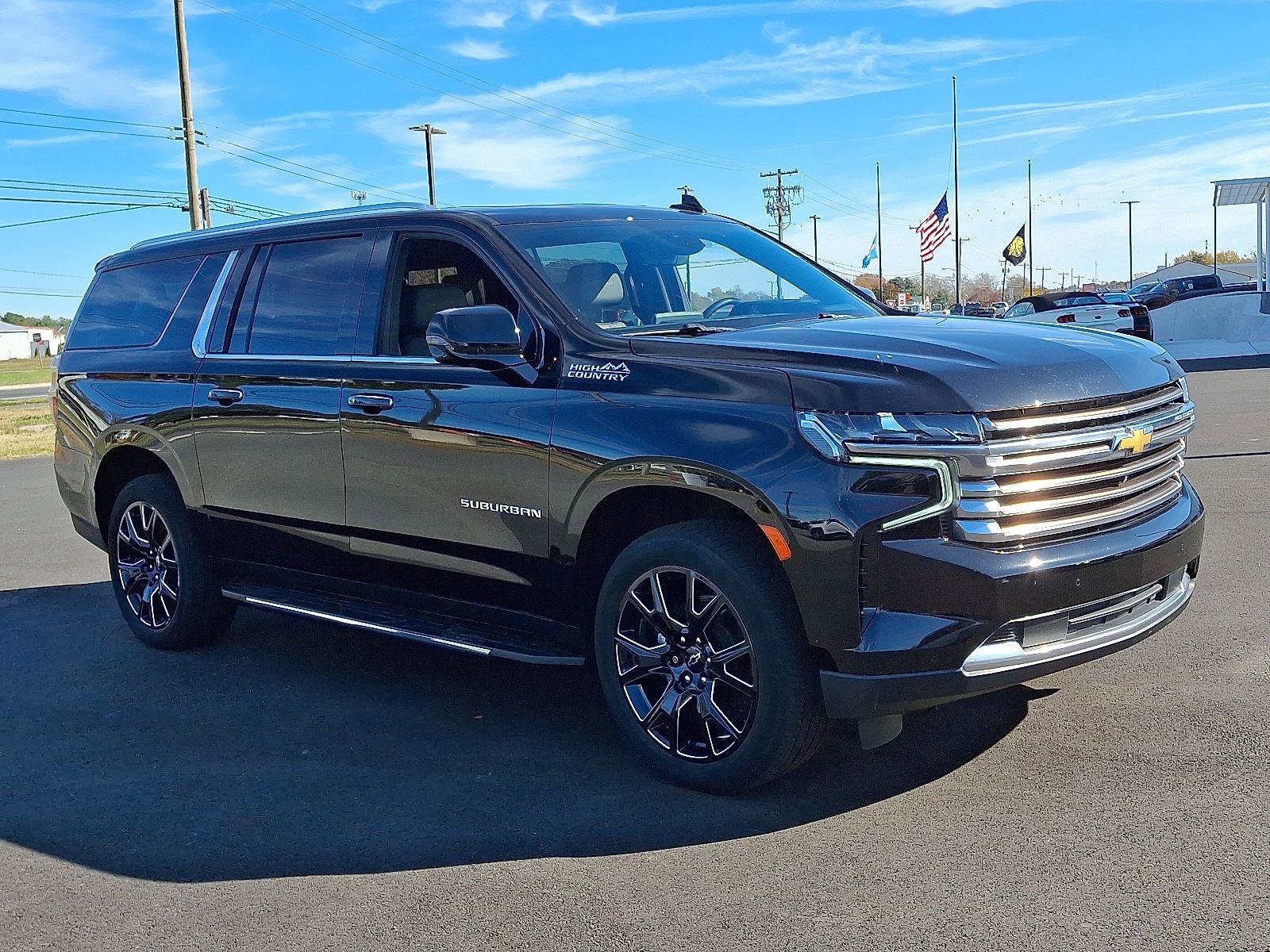 Used 2023 Chevrolet Suburban High Country image 3