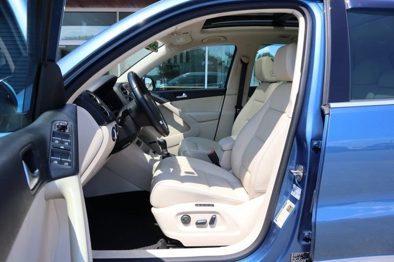 Used 2017 Volkswagen Tiguan SEL AWD/4WD image 10
