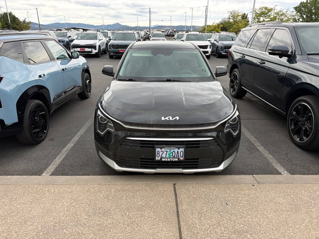 Used 2024 Kia Niro LX FWD image 2