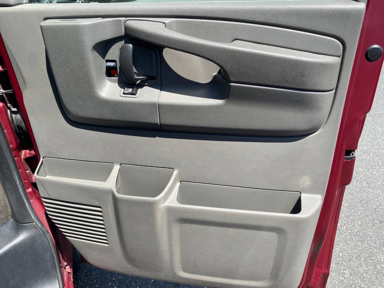 Used 2008 Chevrolet Express 1500 Passenger w/ LT Preferred Equipment Group RWD image 23
