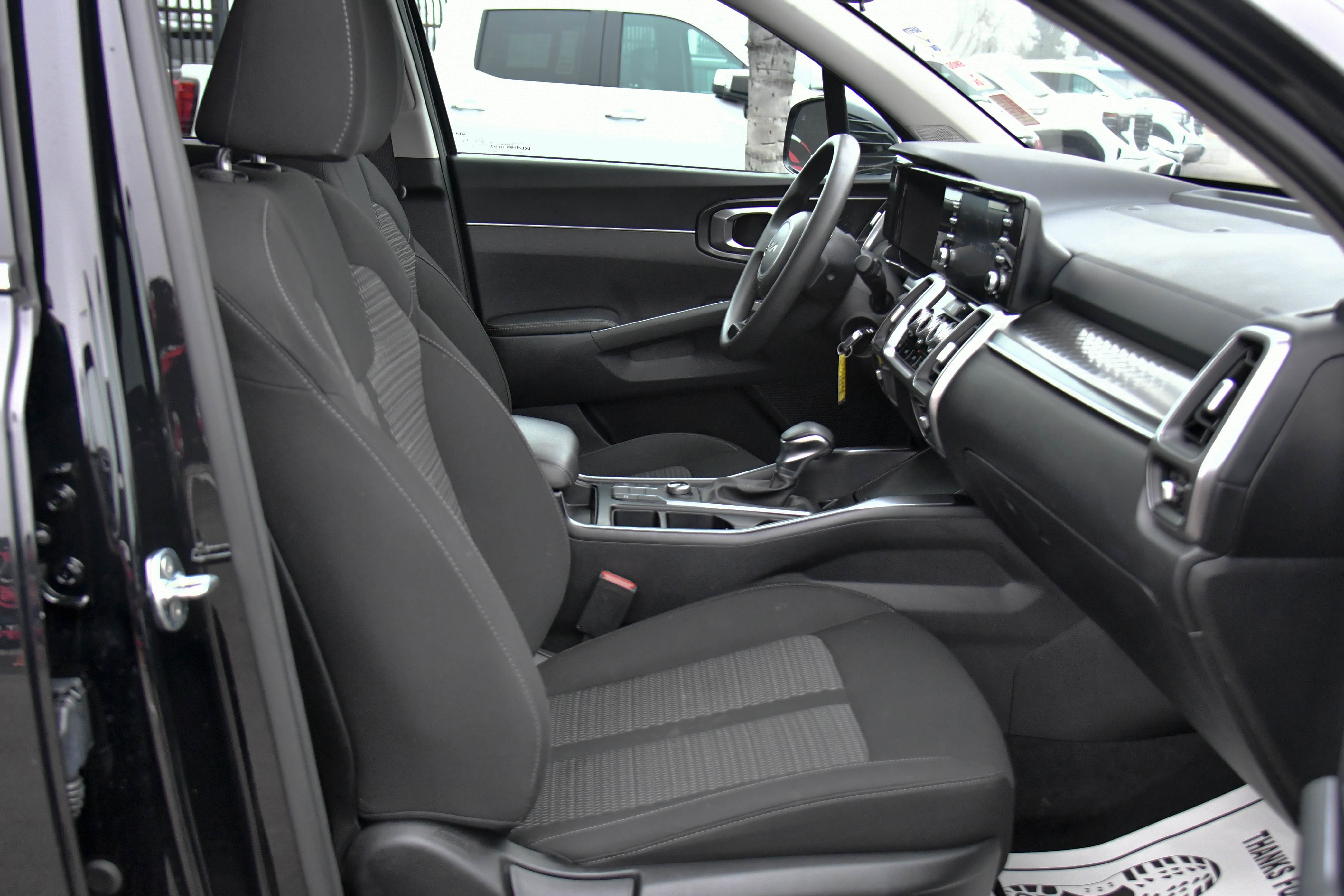 Used 2023 Kia Sorento LX image 40