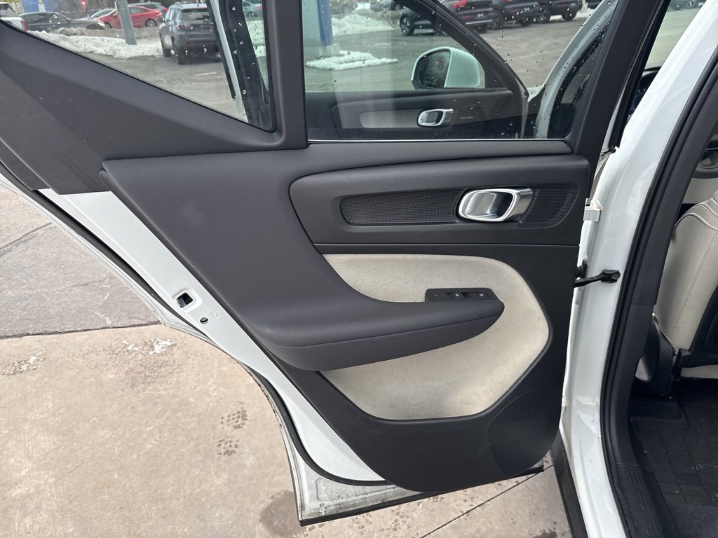 Certified 2023 Volvo XC40 B5 Plus w/ Protection Package Premier image 29