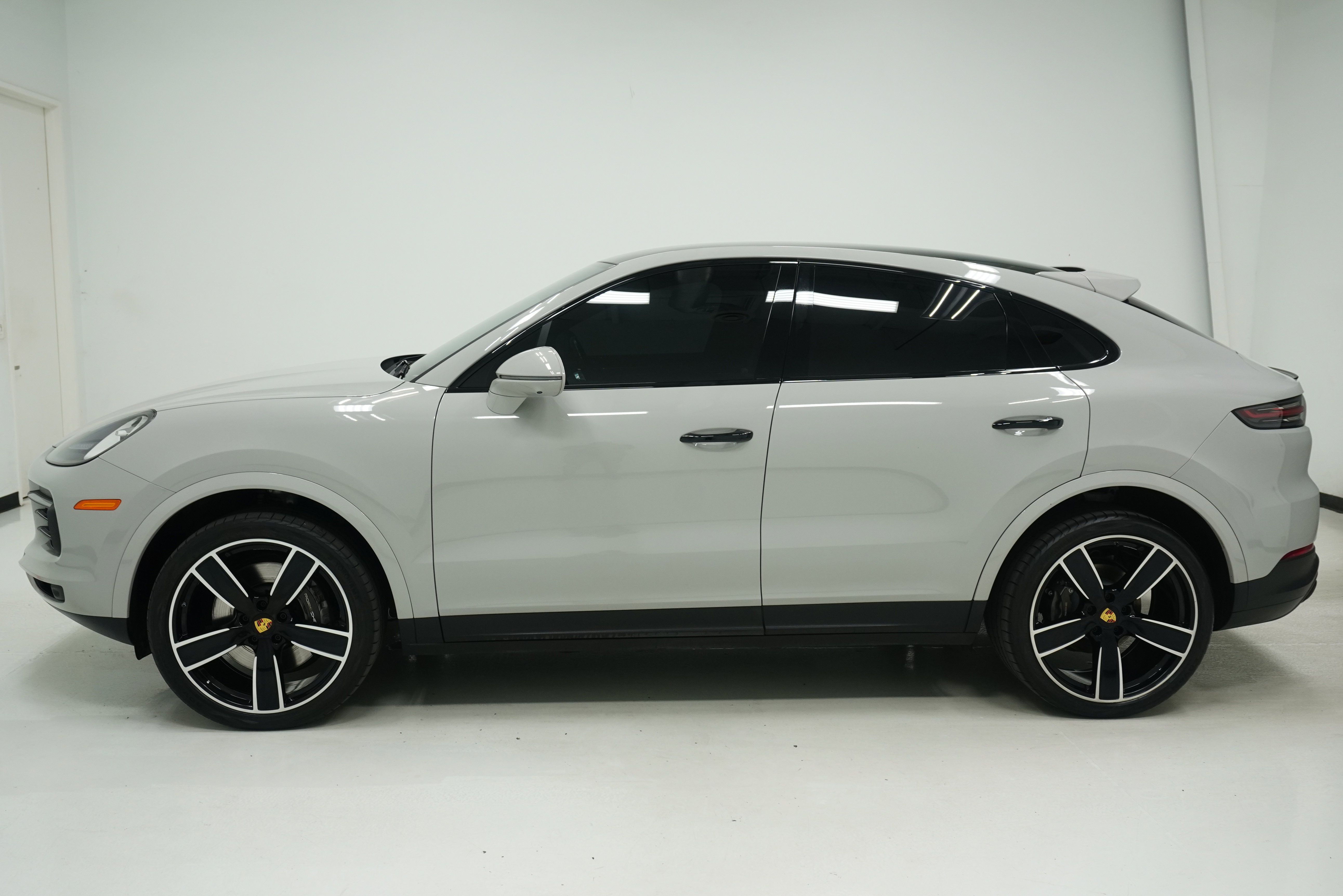 Used 2022 Porsche Cayenne Coupe AWD/4WD image 7