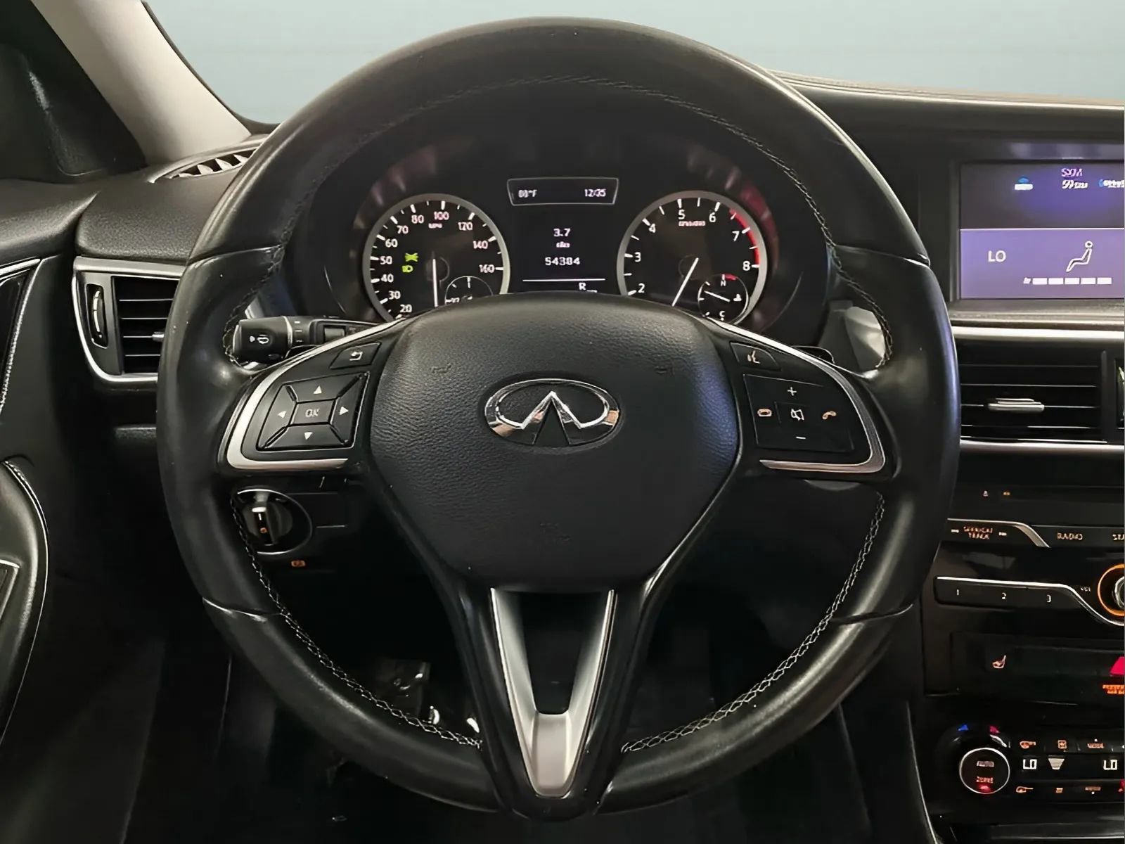 Used 2018 INFINITI QX30 FWD image 17