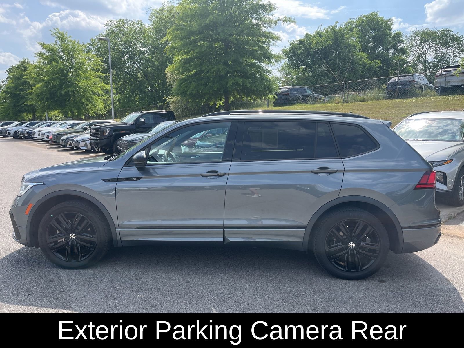 Used 2022 Volkswagen Tiguan SE R-Line FWD image 9