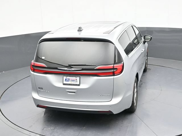 Used 2024 Chrysler Pacifica Limited FWD image 56