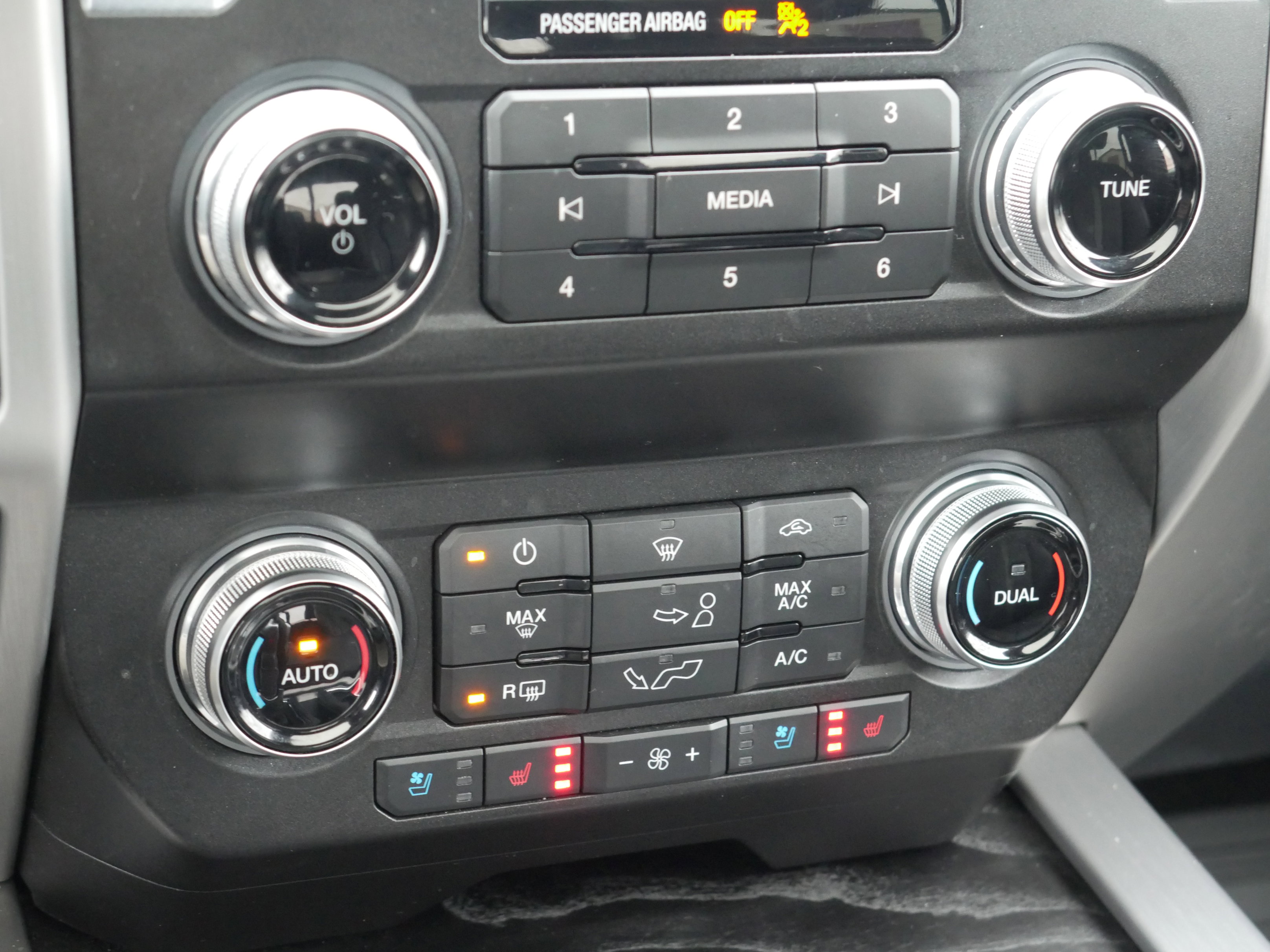 Used 2020 Ford F150 Platinum w/ Equipment Group 701A Luxury image 15