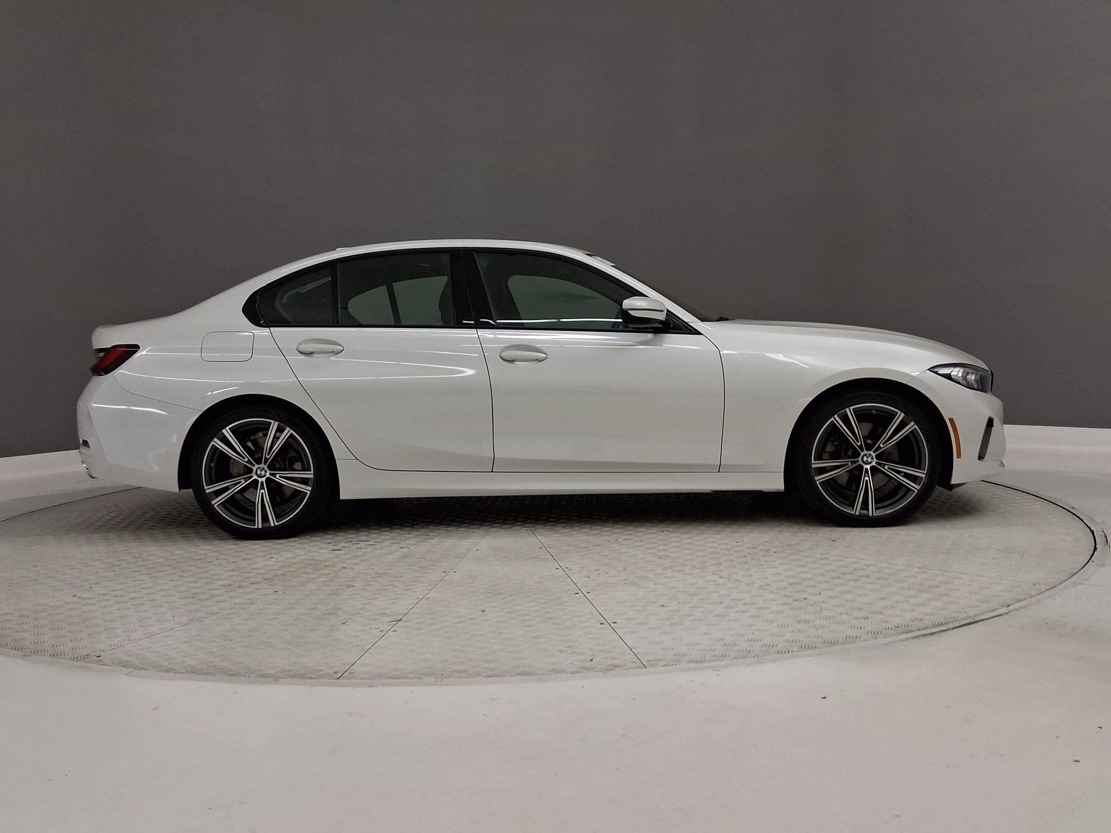 Used 2023 BMW 330i Sedan w/ Premium Package image 6