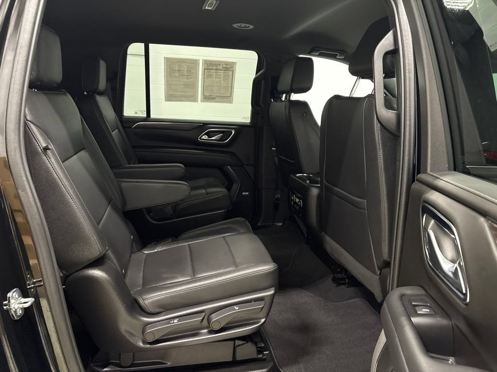 Used 2024 Chevrolet Suburban Z71 w/ Luxury Package AWD/4WD image 32
