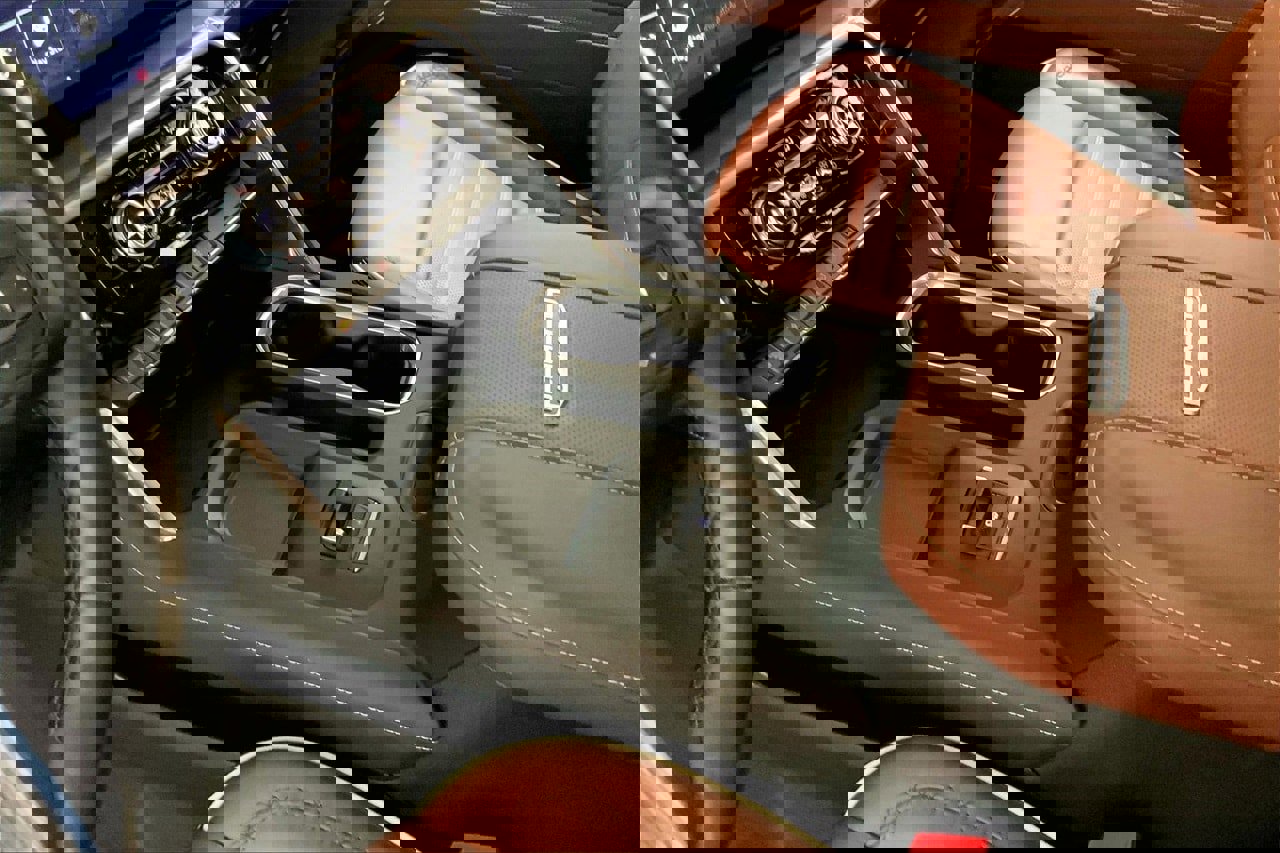 Used 2024 GMC Sierra 3500 Denali Ultimate image 17