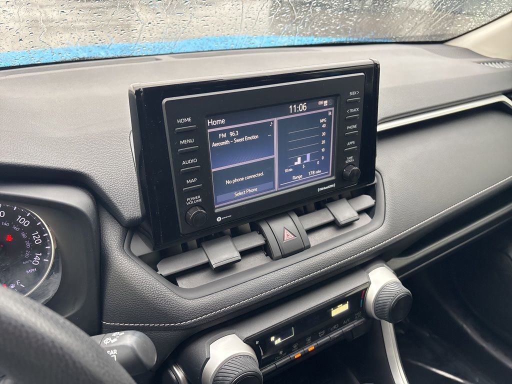 Used 2020 Toyota RAV4 LE image 17