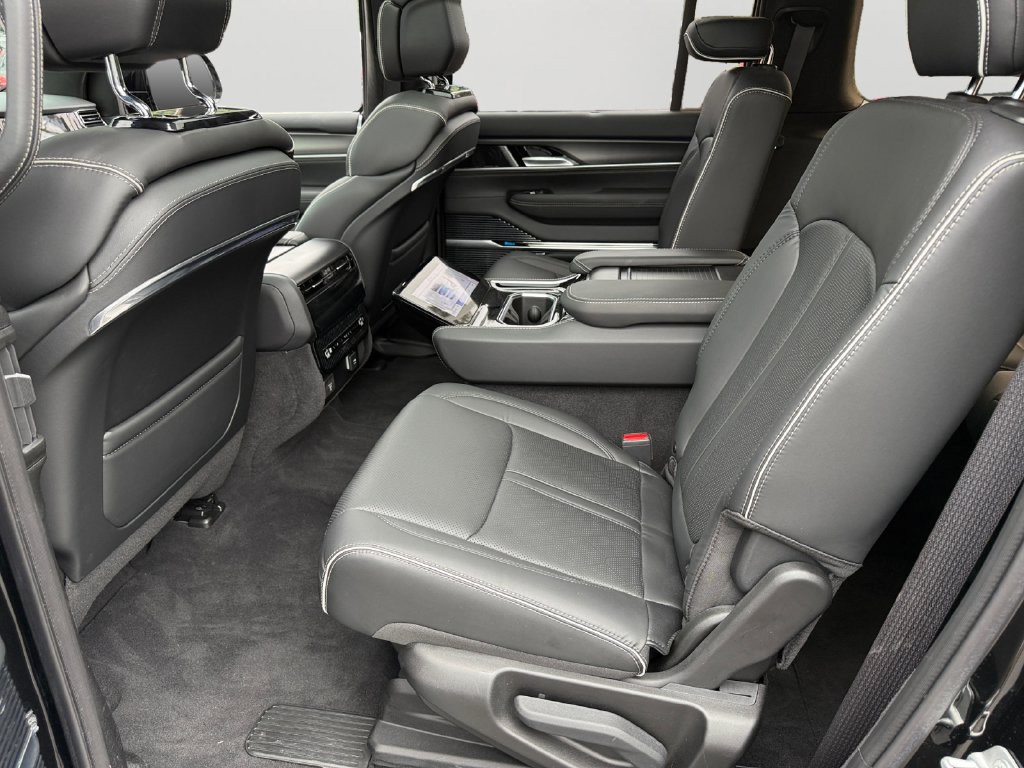 Used 2024 Jeep Grand Wagoneer Series II Obsidian w/ Quick Order Packagew 28T AWD/4WD image 14
