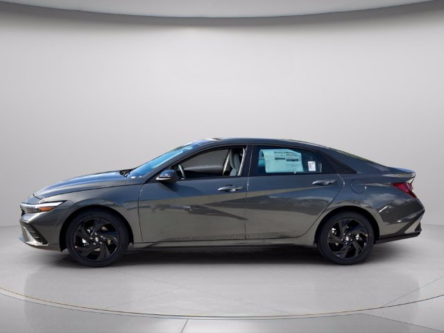 New 2026 Hyundai Elantra SEL Sport FWD image 2