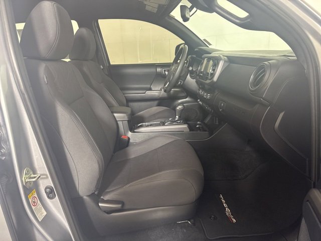 Used 2018 Toyota Tacoma TRD Sport image 4