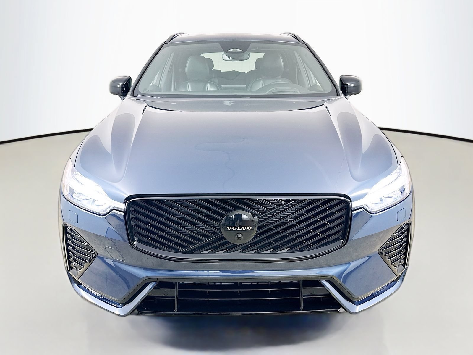 New 2026 Volvo XC60 B5 Ultra w/ Protection Package Premier AWD/4WD image 2