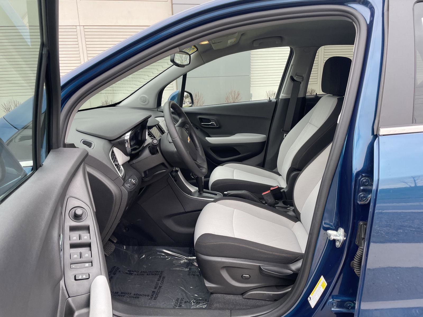 Used 2020 Chevrolet Trax LT AWD/4WD image 12