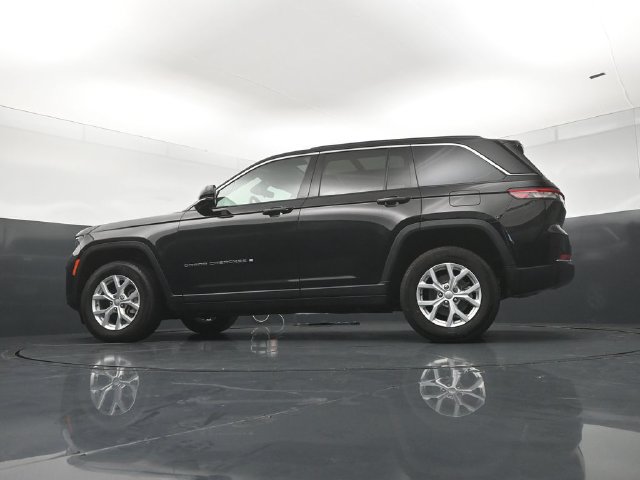 Used 2023 Jeep Grand Cherokee Limited w/ Luxury Tech Group II AWD/4WD image 21