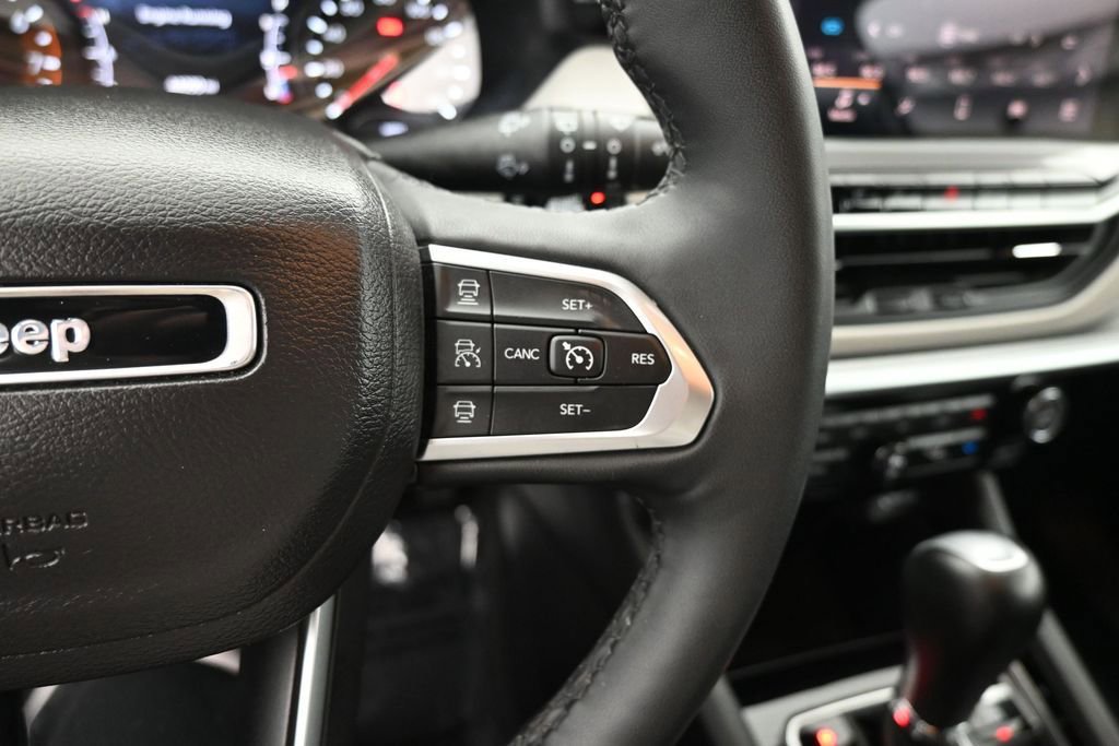 Used 2025 Jeep Compass Limited AWD/4WD image 29