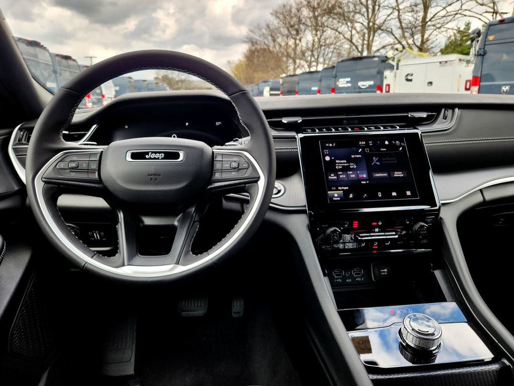 New 2025 Jeep Grand Cherokee L Laredo image 17