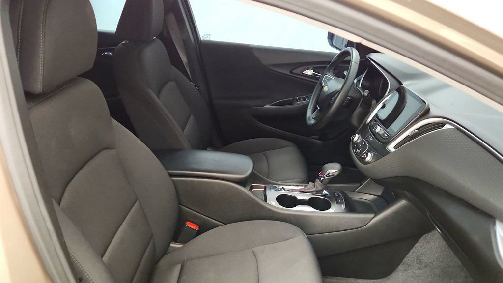 Used 2024 Chevrolet Malibu RS FWD image 21