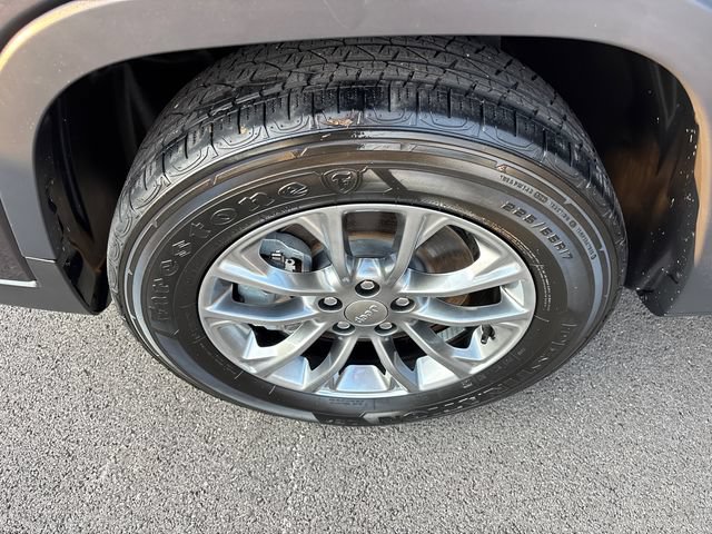 Used 2020 Jeep Cherokee Latitude Plus w/ Comfort/Convenience Group AWD/4WD image 31