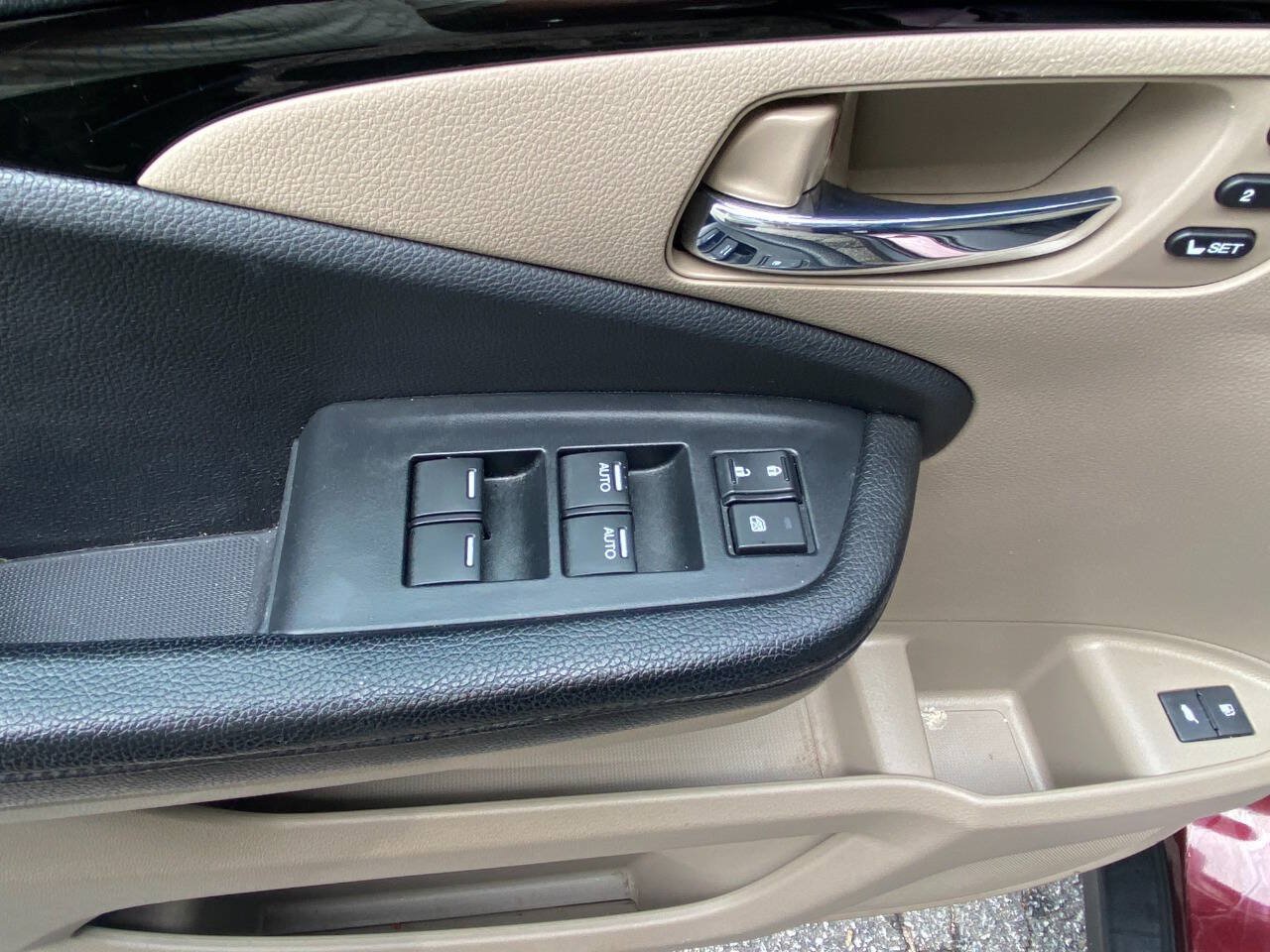 Used 2016 Honda Pilot Touring image 17