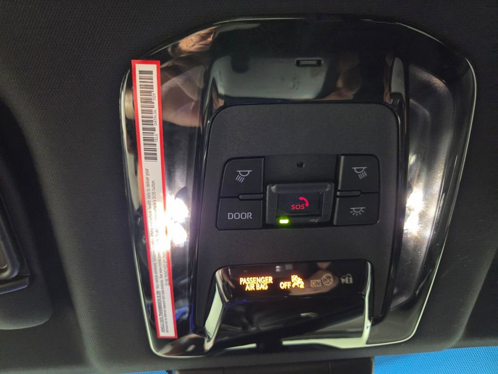 Used 2024 Toyota Venza XLE AWD/4WD image 16