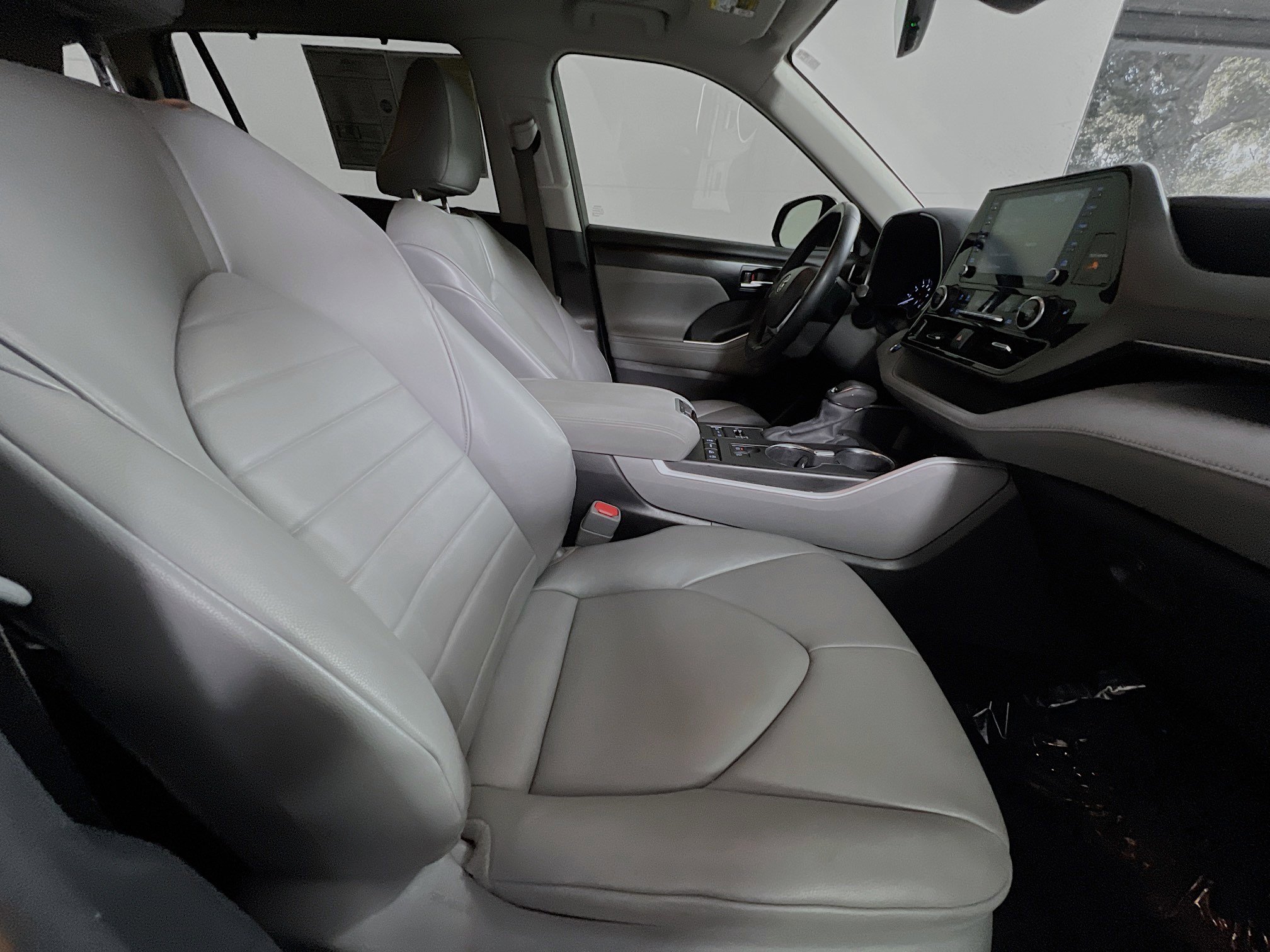 Used 2021 Toyota Highlander XLE image 31