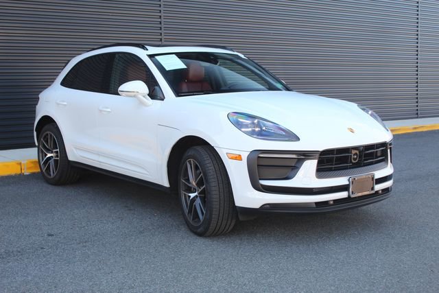 Certified 2025 Porsche Macan image 10