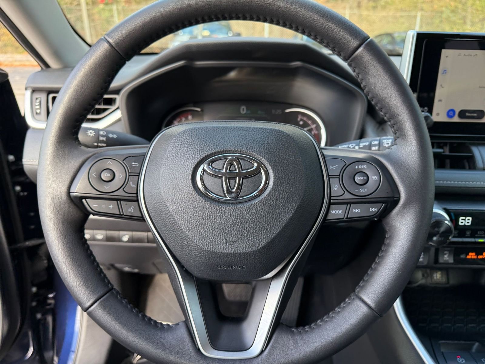 Used 2025 Toyota RAV4 XLE image 28