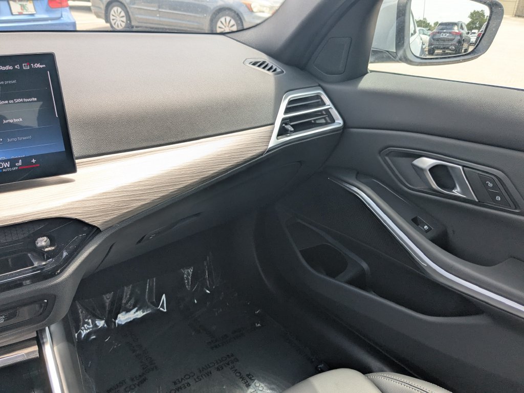 Used 2025 BMW 330i Sedan RWD image 4
