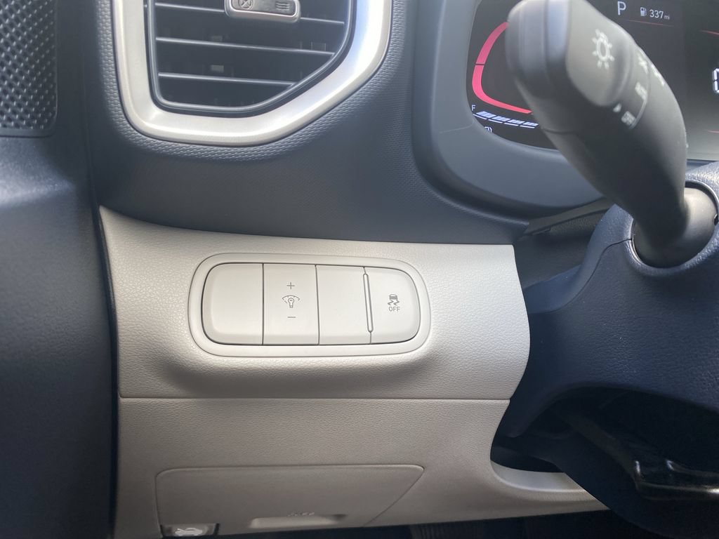 New 2026 Hyundai Venue SEL FWD image 19