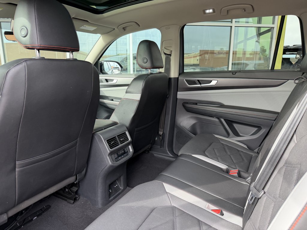 Used 2024 Volkswagen Atlas Peak Edition SEL AWD/4WD image 36