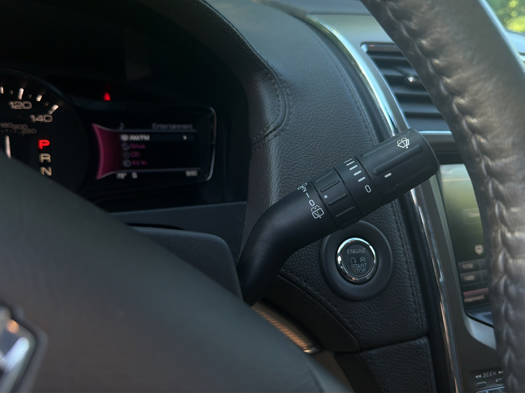 Used 2013 Lincoln MKX AWD image 23