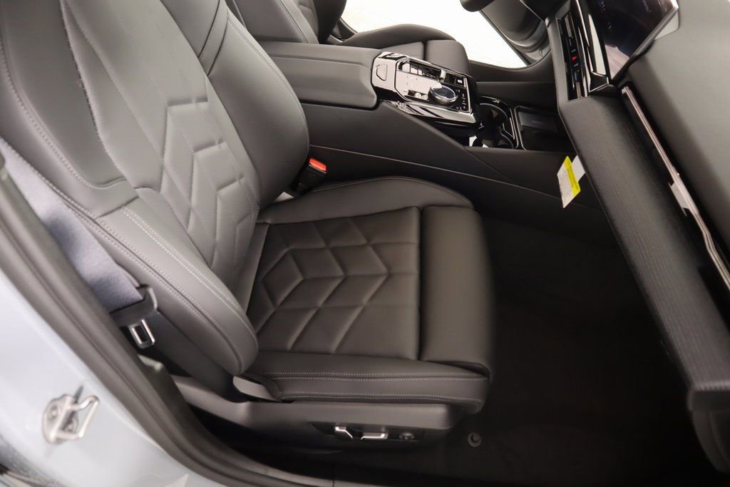 New 2025 BMW 530i xDrive w/ M Sport Package AWD/4WD image 14