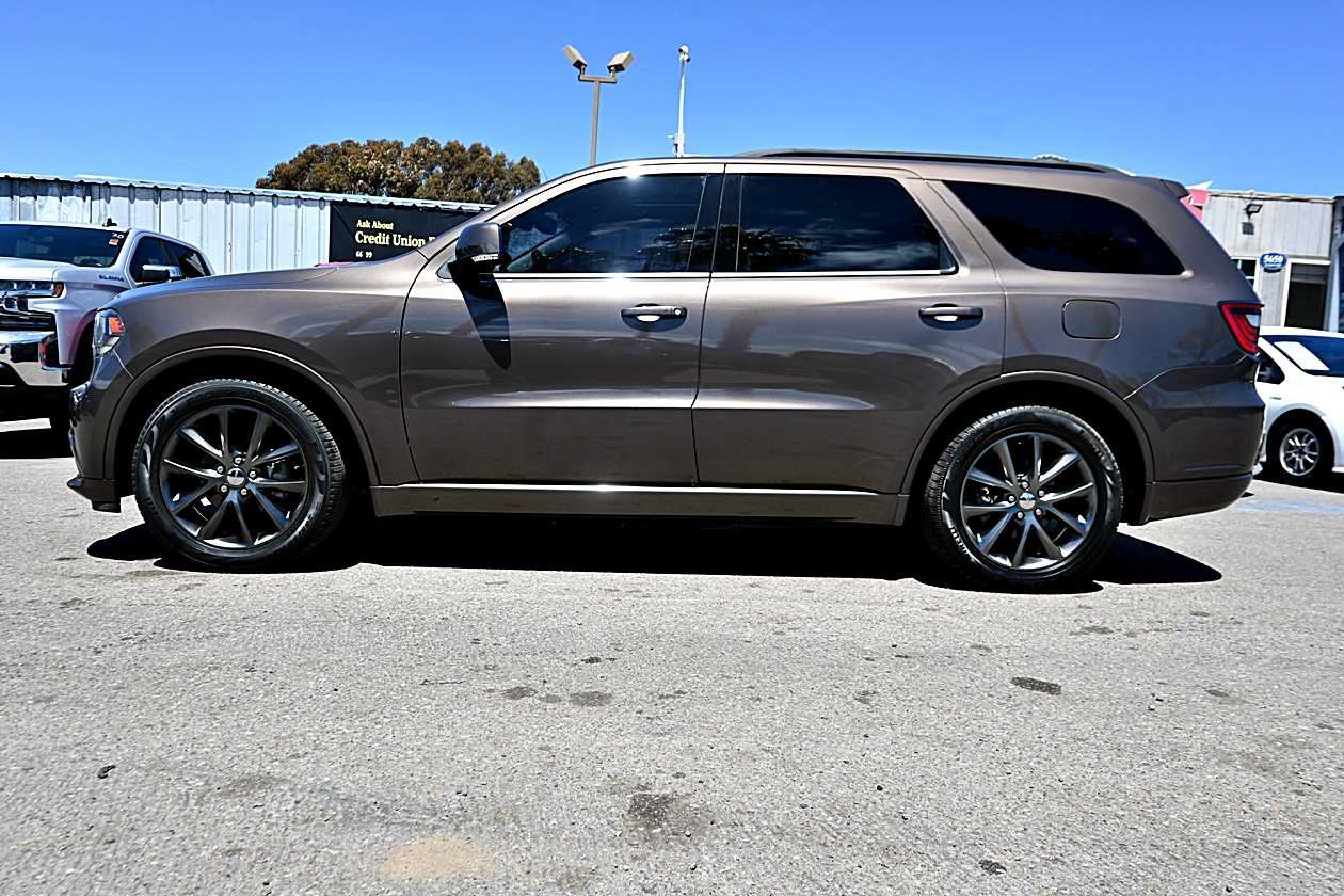 Used 2017 Dodge Durango GT w/ Premium Group RWD image 4