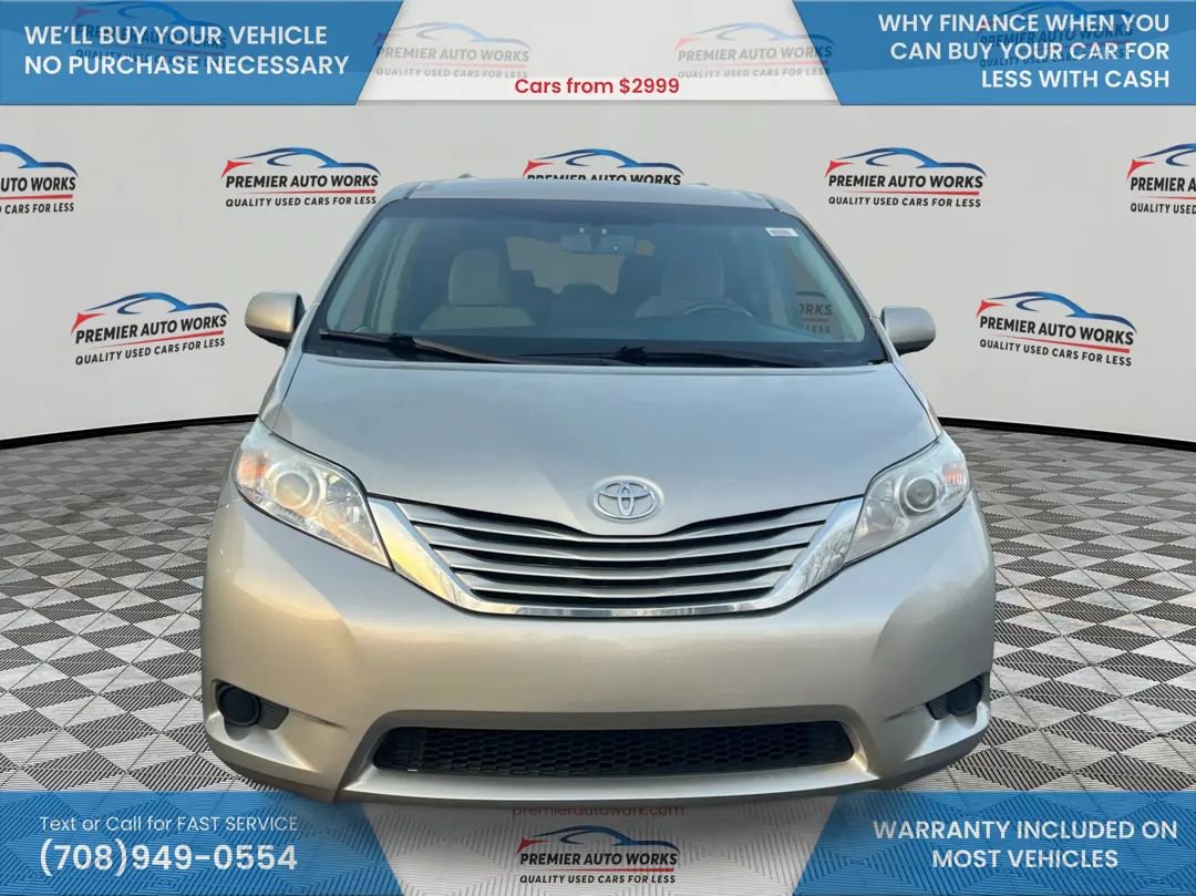 Used 2015 Toyota Sienna LE image 2