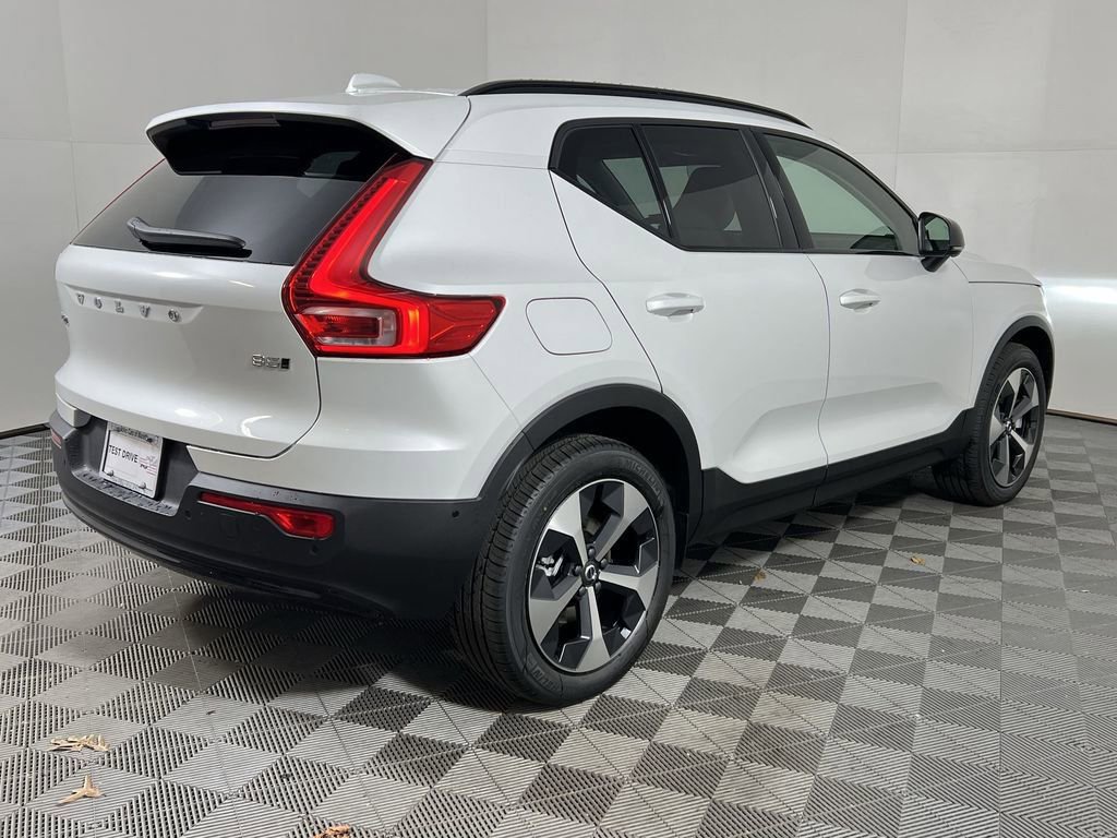 New 2026 Volvo XC40 B5 Plus w/ Climate Package image 8