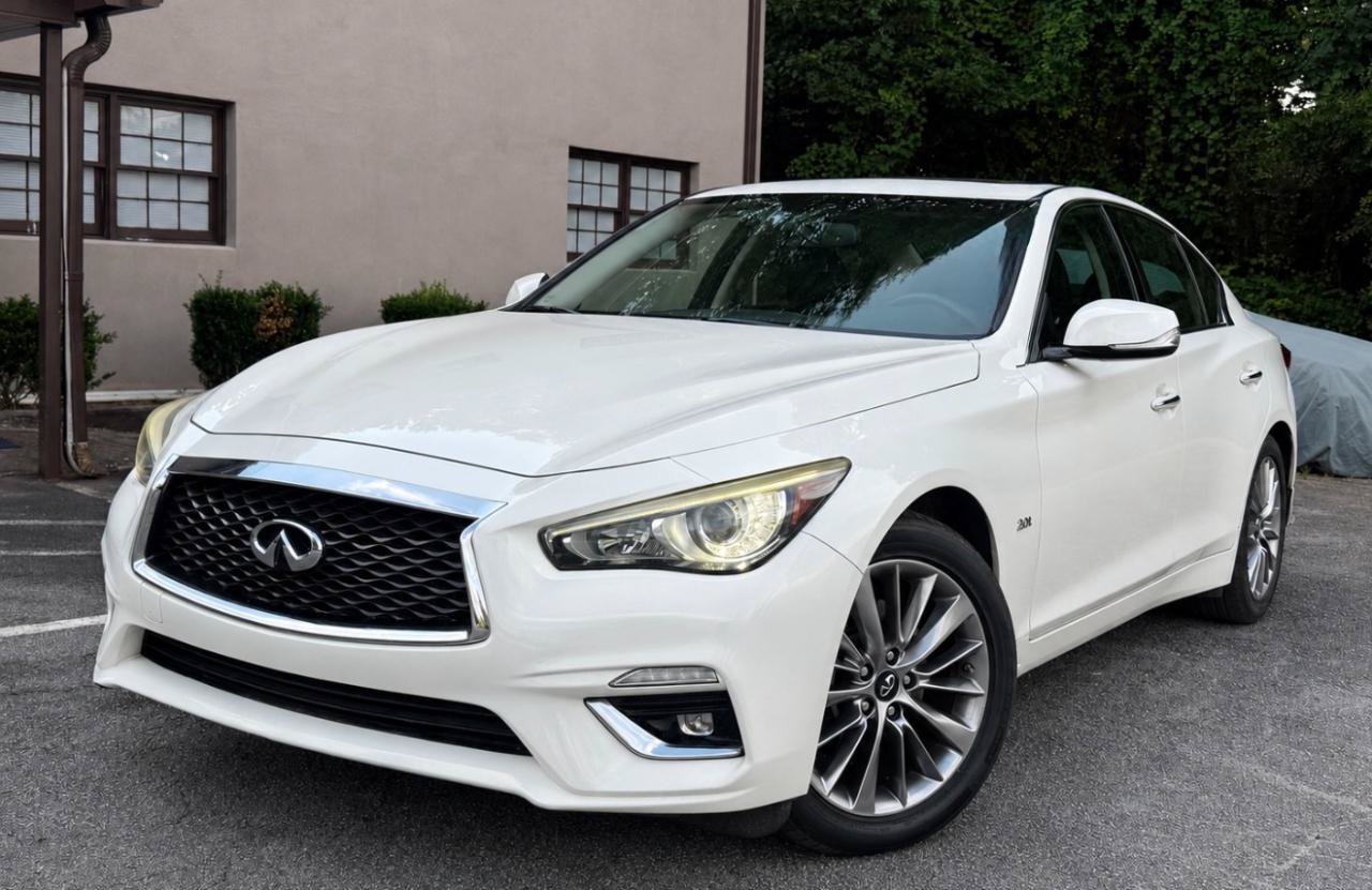 Used 2018 INFINITI Q50 Luxe w/ Essential Package (2.0T Luxe) AWD/4WD image 4
