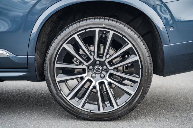 New 2026 Volvo XC90 B6 Plus w/ Protection Package Premier image 18