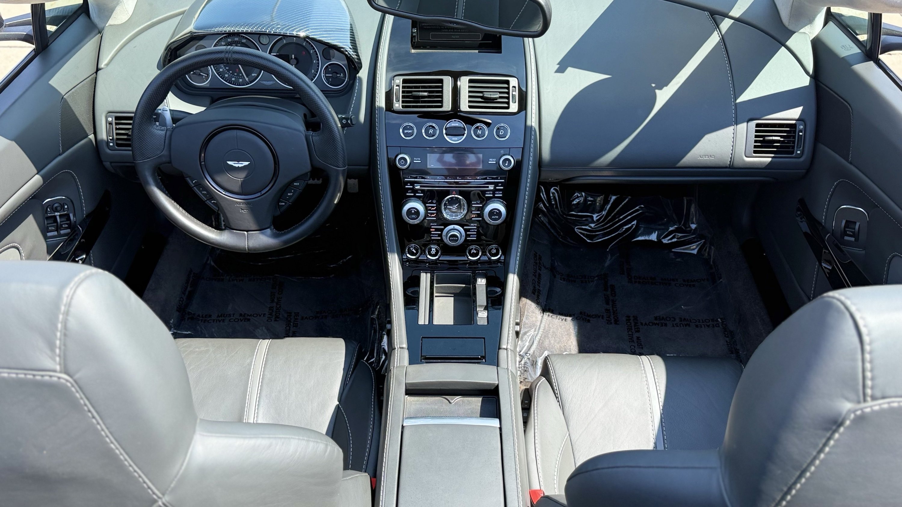 Used 2015 Aston Martin V12 Vantage S RWD image 31