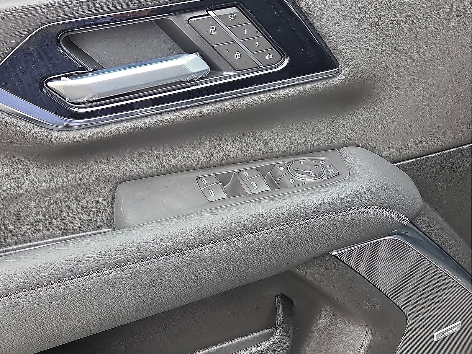 New 2026 GMC Yukon Denali w/ Sun & Power Step Package image 15