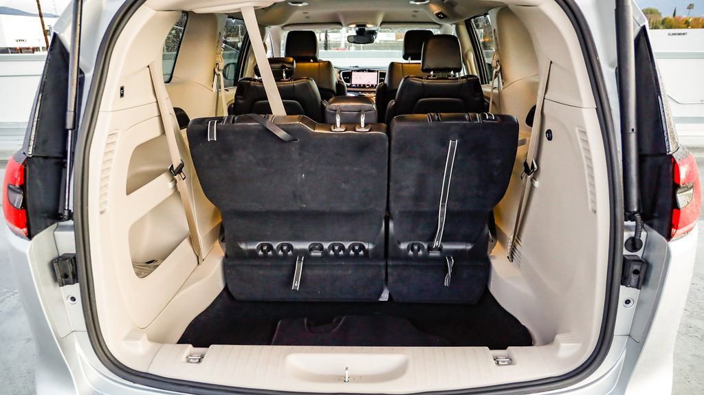 Certified 2024 Chrysler Pacifica Touring-L image 31