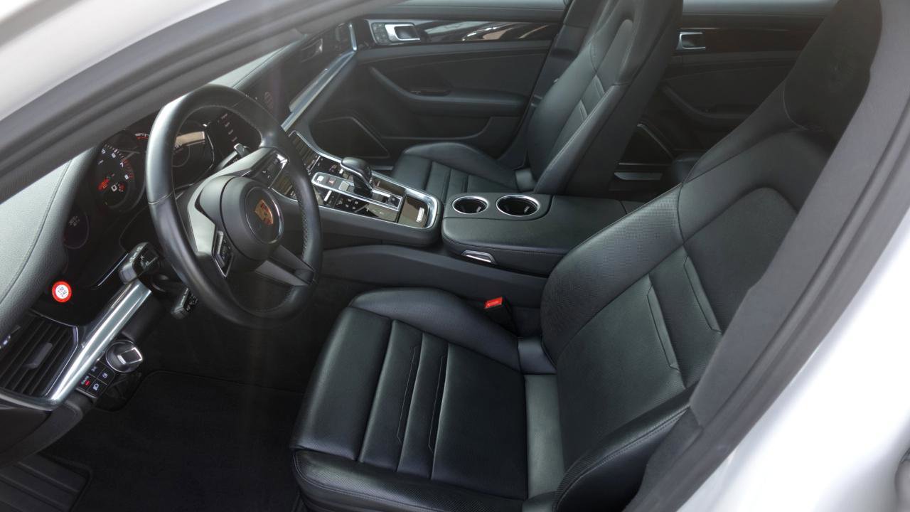 Used 2023 Porsche Panamera 4 w/ Premium Package image 18