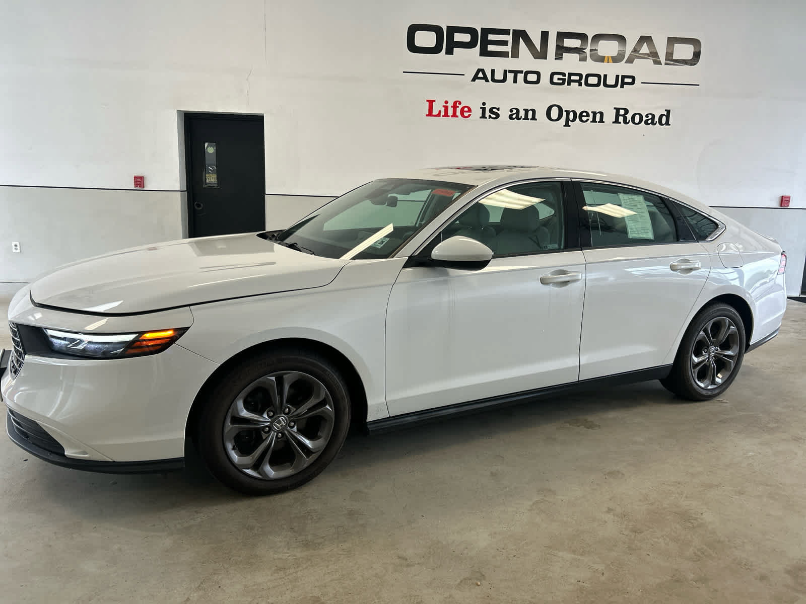 Used 2023 Honda Accord EX image 2