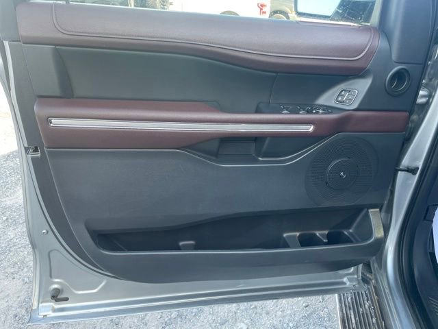 Used 2023 Ford Expedition Limited image 10