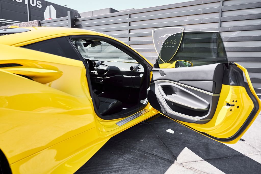 Used 2021 Ferrari F8 Tributo image 33