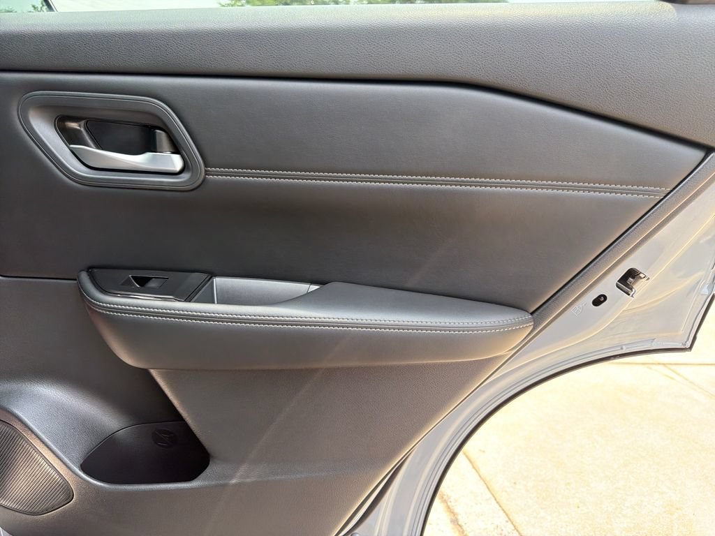 Used 2026 Nissan Rogue Dark Armor FWD image 39