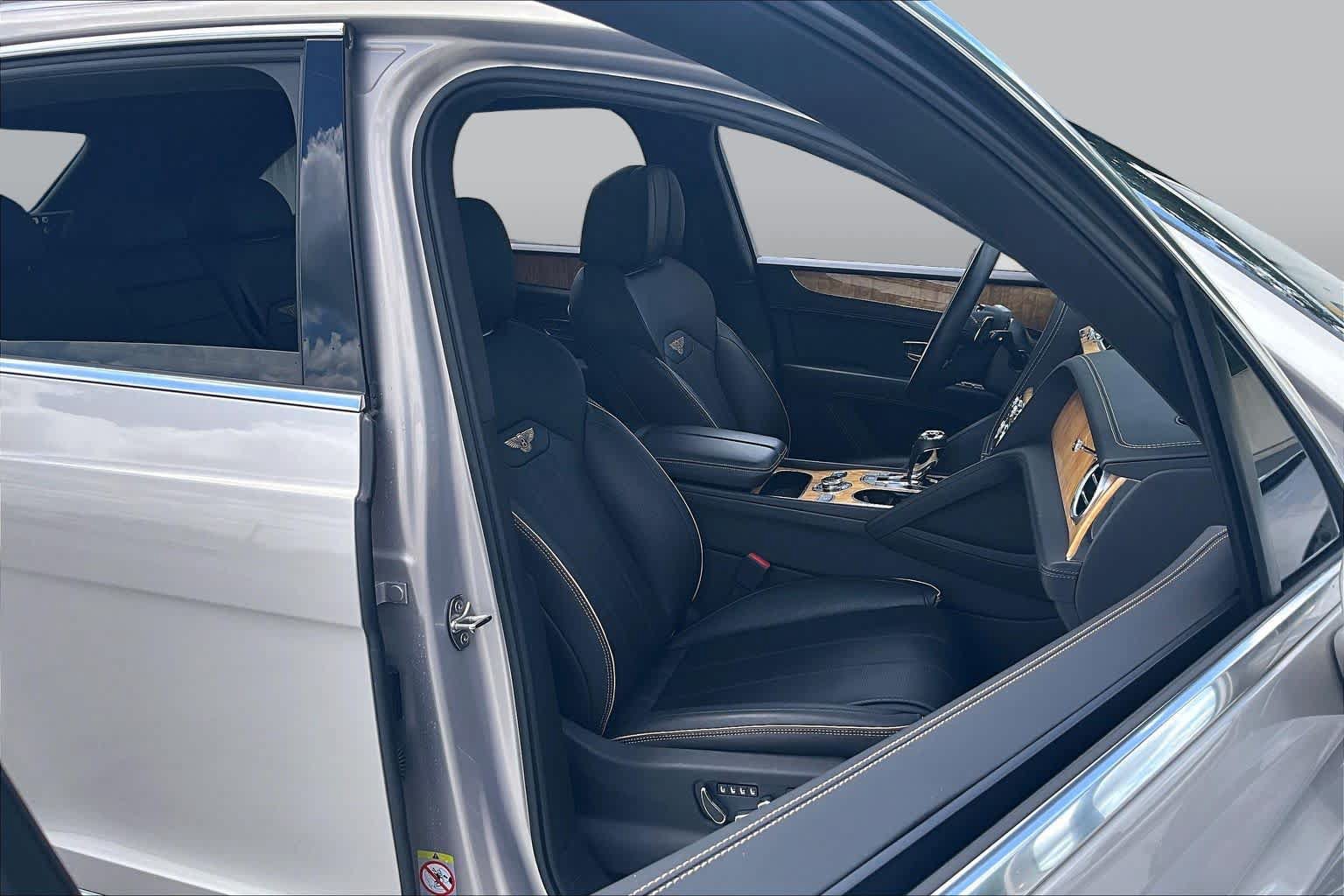 Used 2022 Bentley Bentayga AWD/4WD image 9