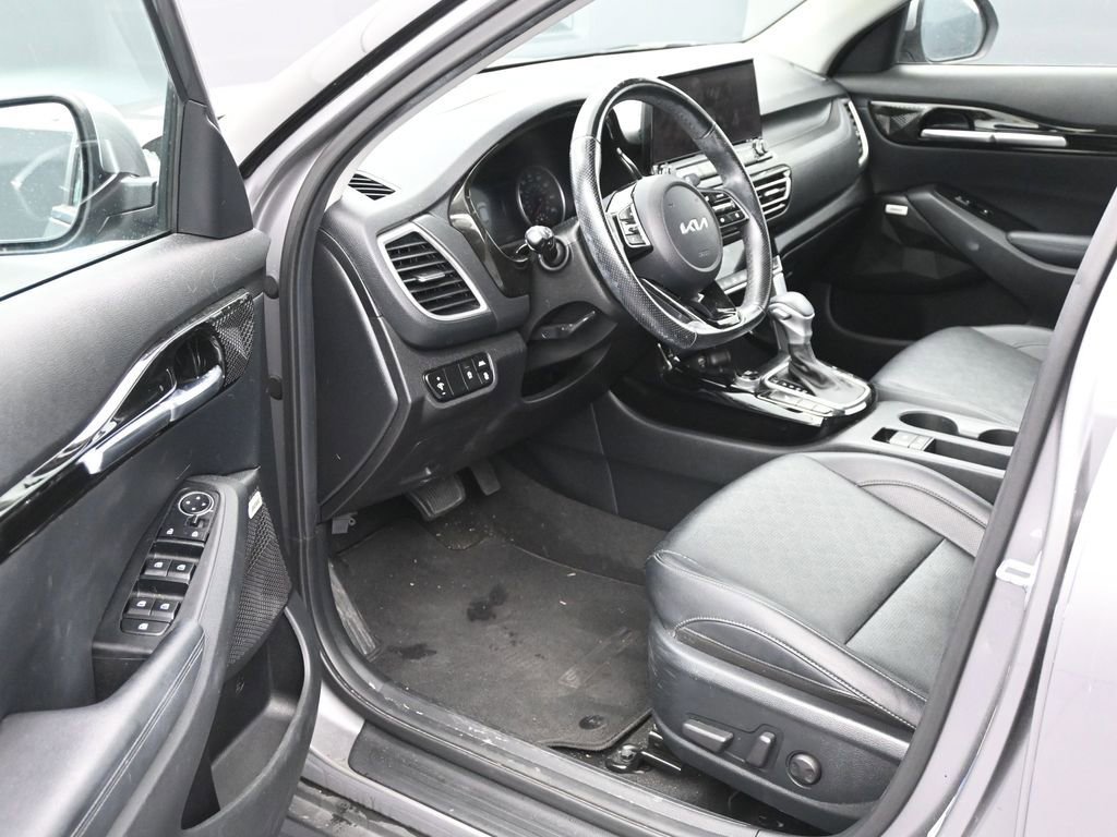 Used 2023 Kia Seltos SX image 11